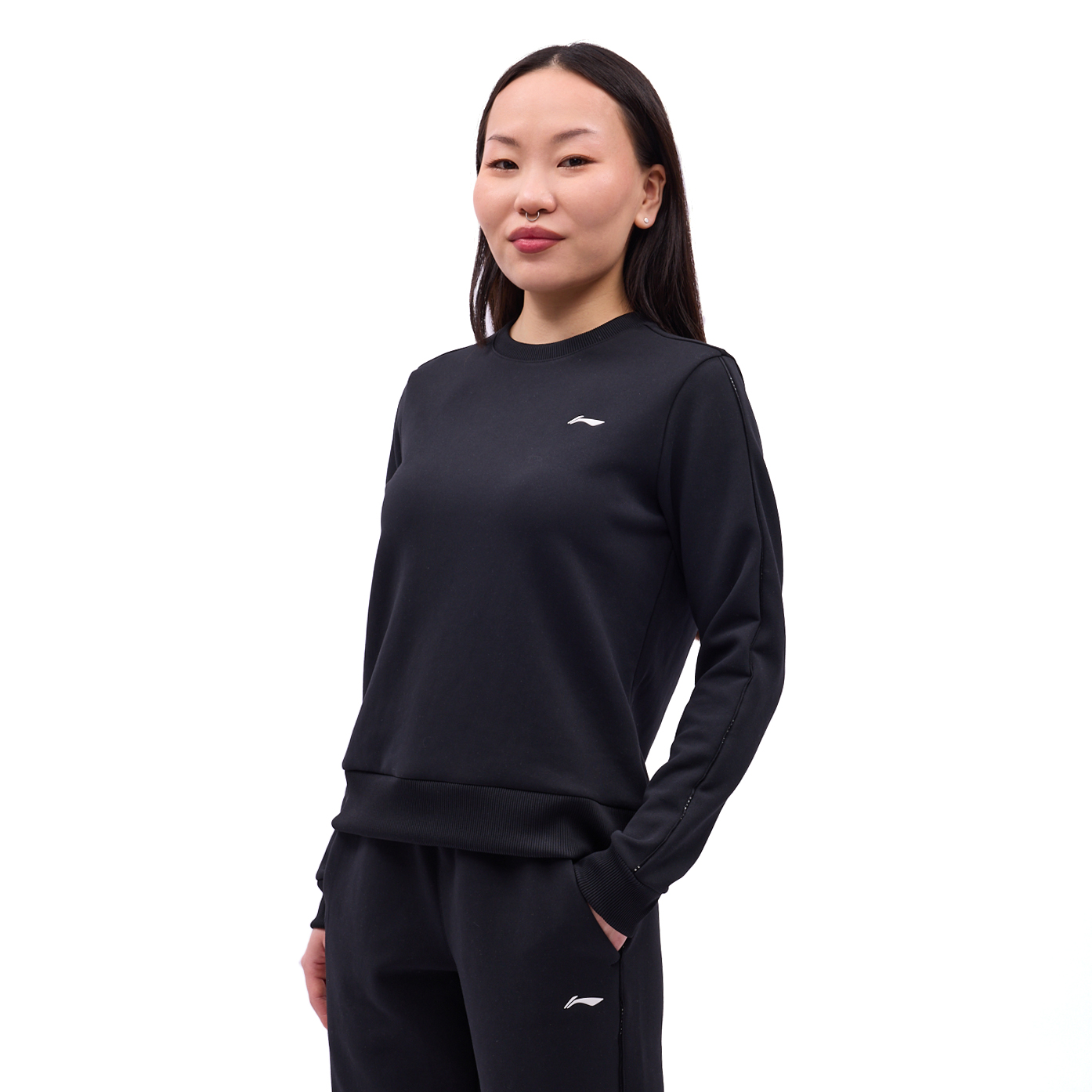 AWDV962-1 Свитшот Essentials черный